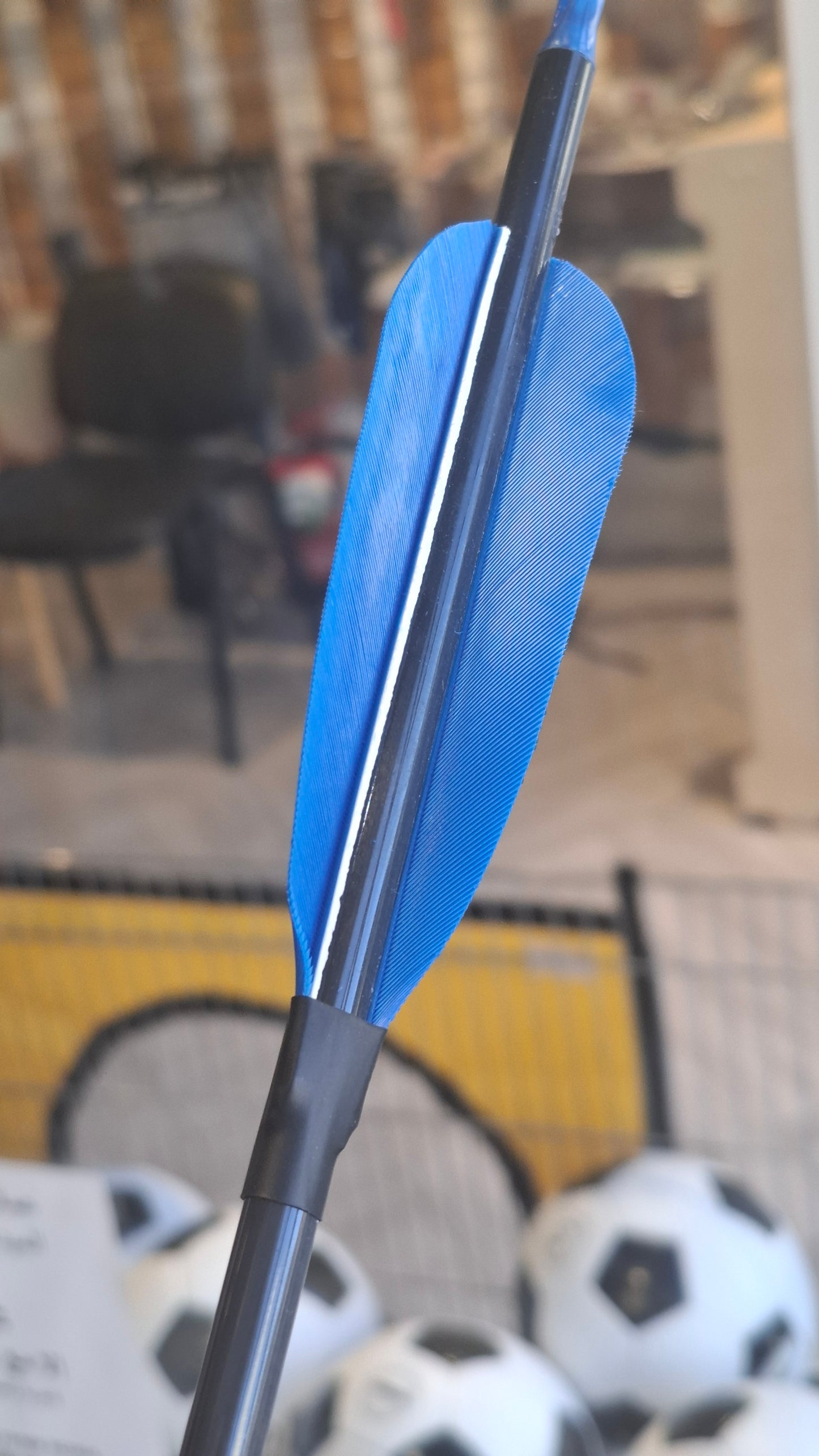 Minza Carbon Arrow Feather 33in سهم المنزع