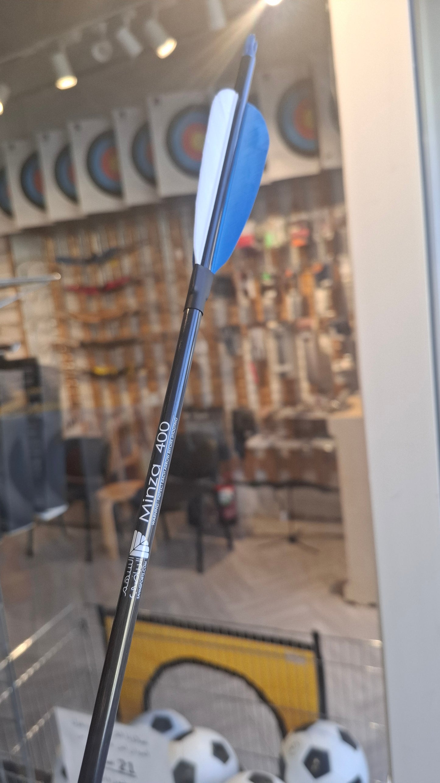 Minza Carbon Arrow Feather 33in سهم المنزع