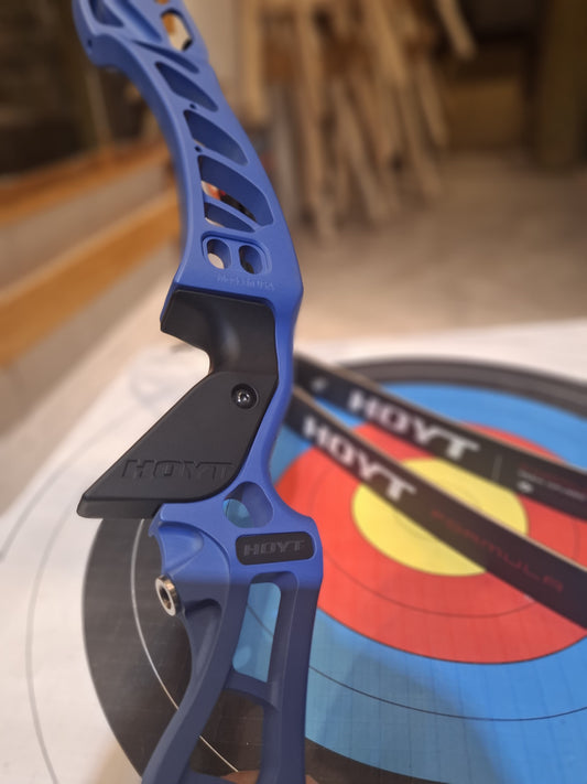 Hoyt XD Riser + Carbon Axia Limbs Bow