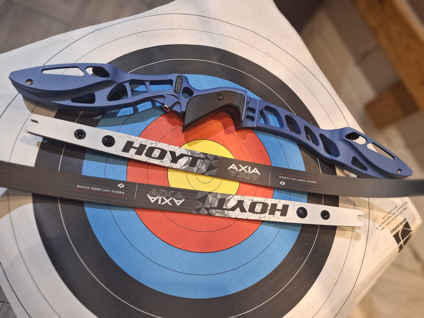 Hoyt XD Riser + Carbon Axia Limbs Bow