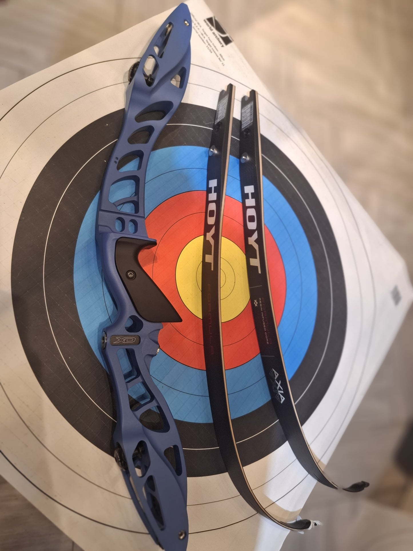 Hoyt XD Riser + Carbon Axia Limbs Bow