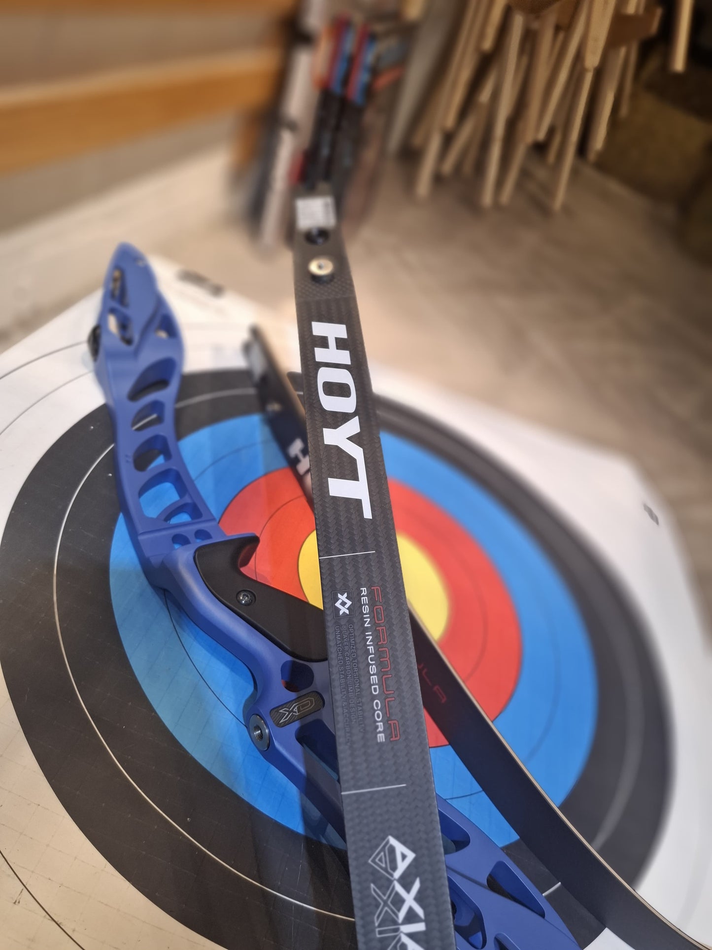 Hoyt XD Riser + Carbon Axia Limbs Bow