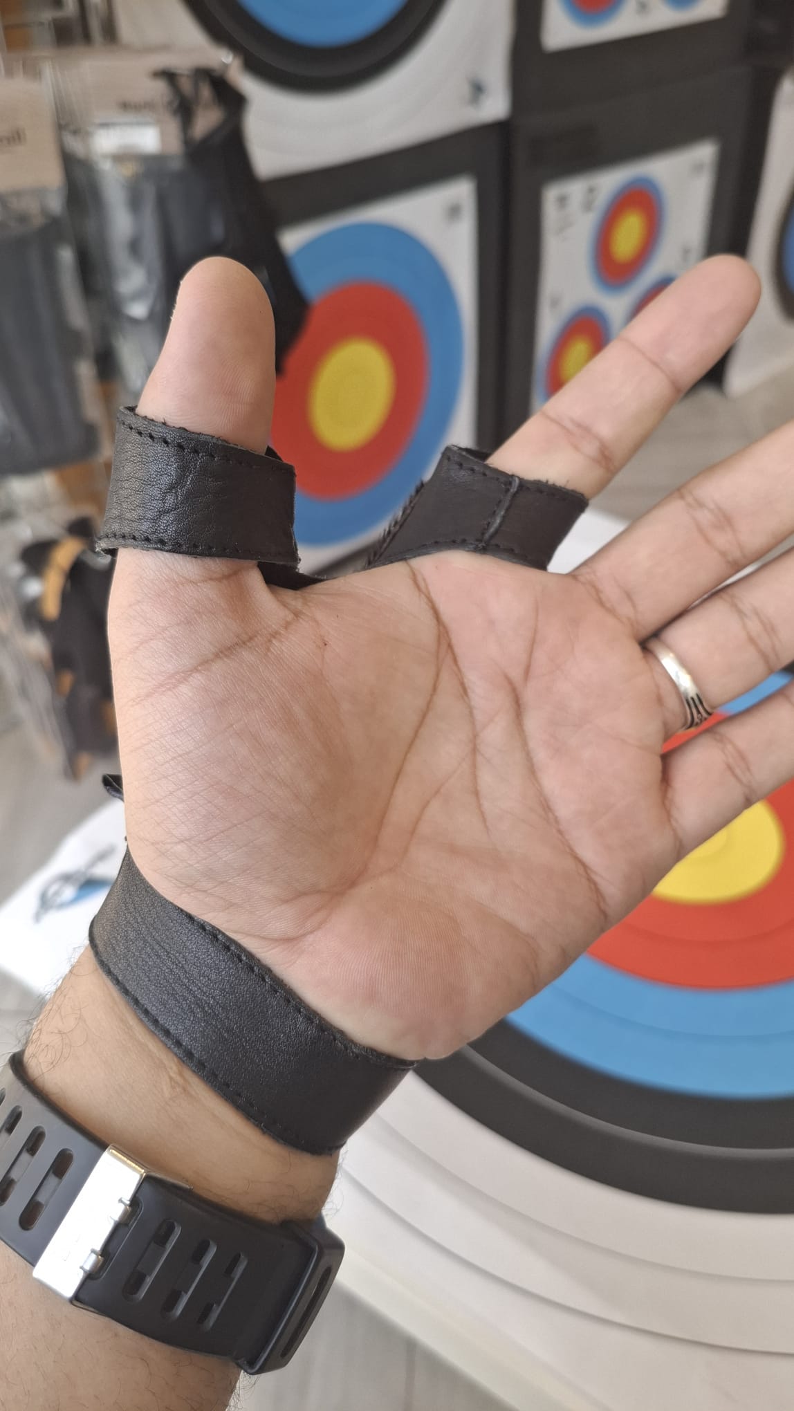 BOW HAND PROTECTION CALF HAIR  حامي اليد القابضة للقوس