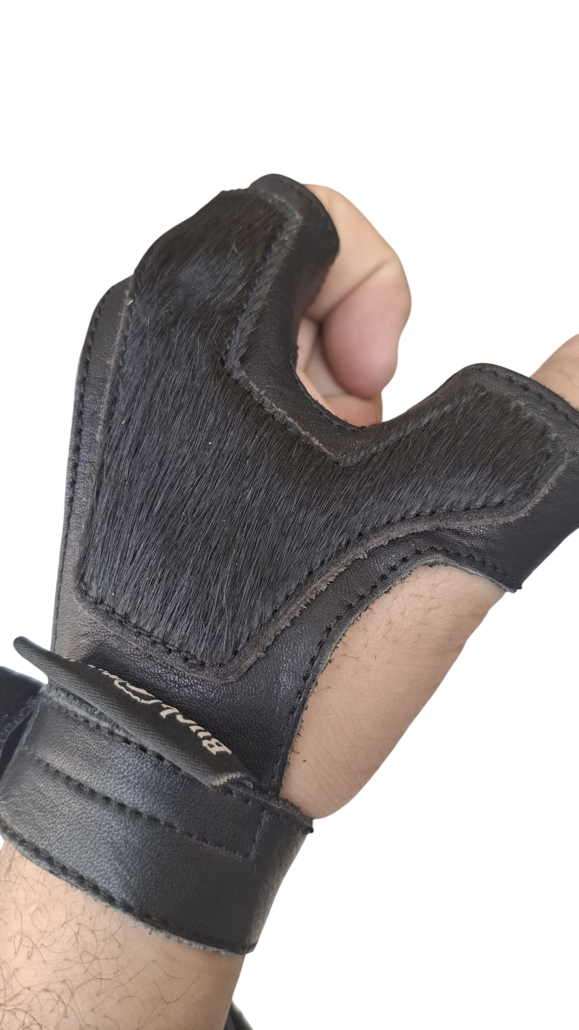 BOW HAND PROTECTION CALF HAIR  حامي اليد القابضة للقوس