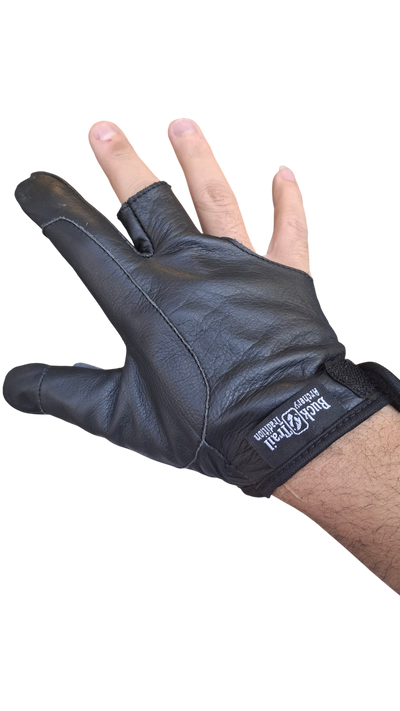 SHOOTING GLOVES FOR HORSE BOW TAWNY LEATHER RH   حامي الابهام والسبابة